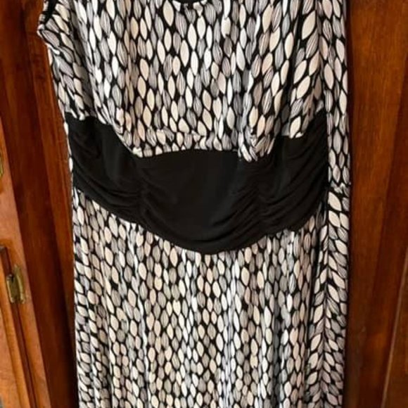 Women's Dress sz. 16W~ Perceptions Black White Sleeveless Stretch Midi Dress .. - Picture 4 of 6